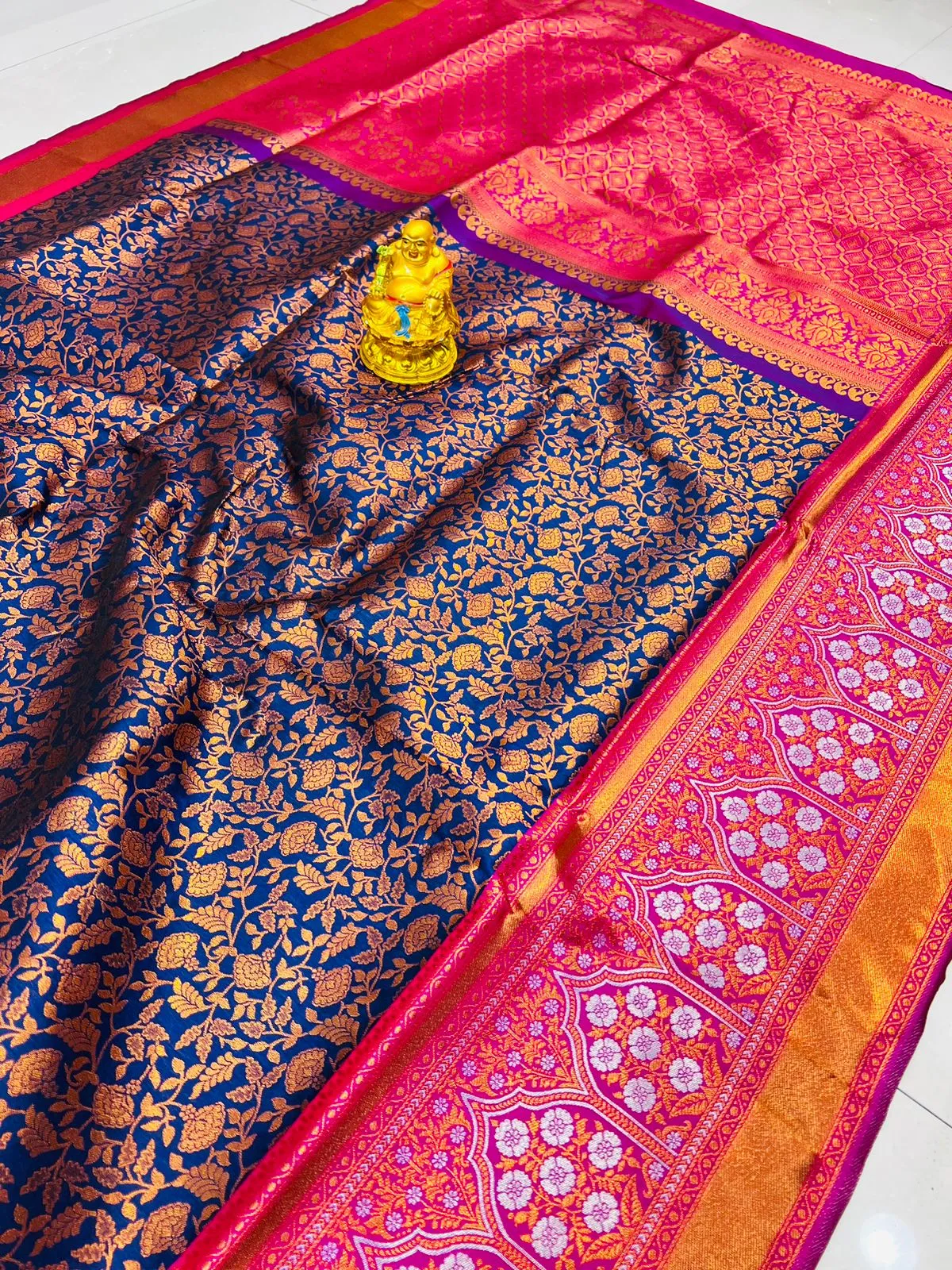 Lovely Navy Blue Kanjivaram Silk Saree With Fragrant Blouse Piece