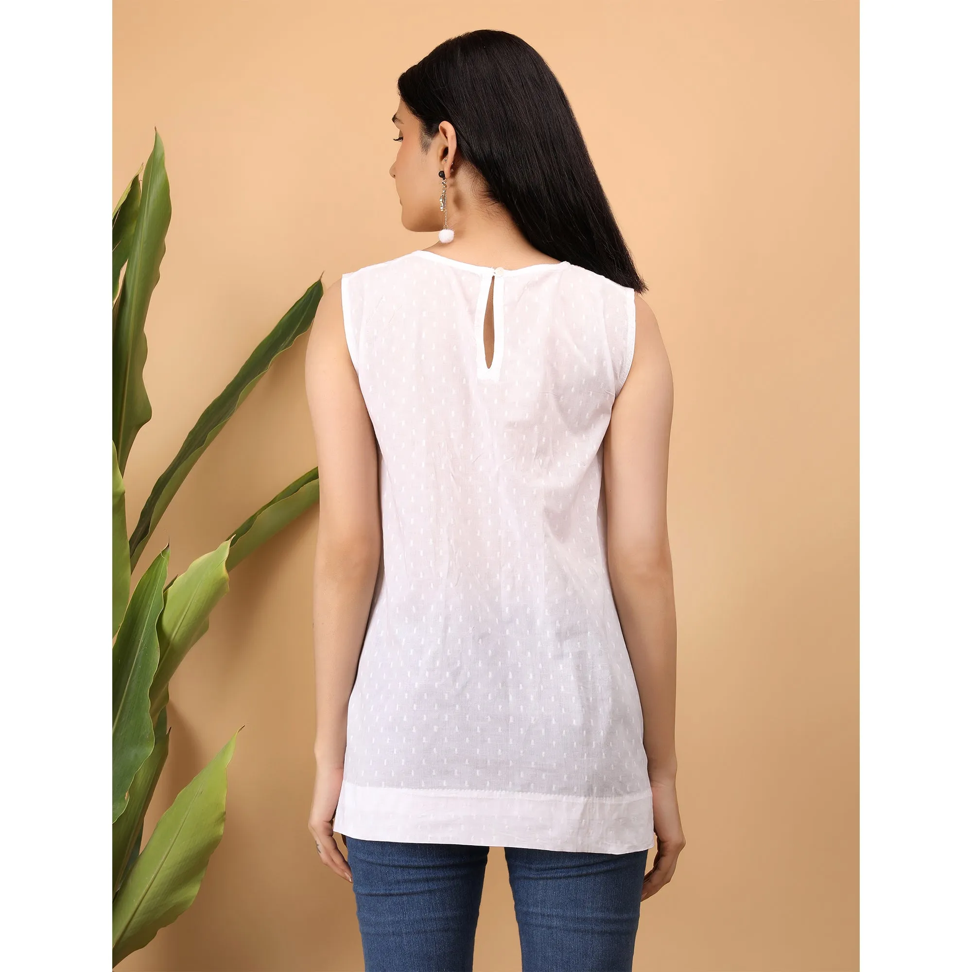 Shwet Women White Chikankari Sleevless Top