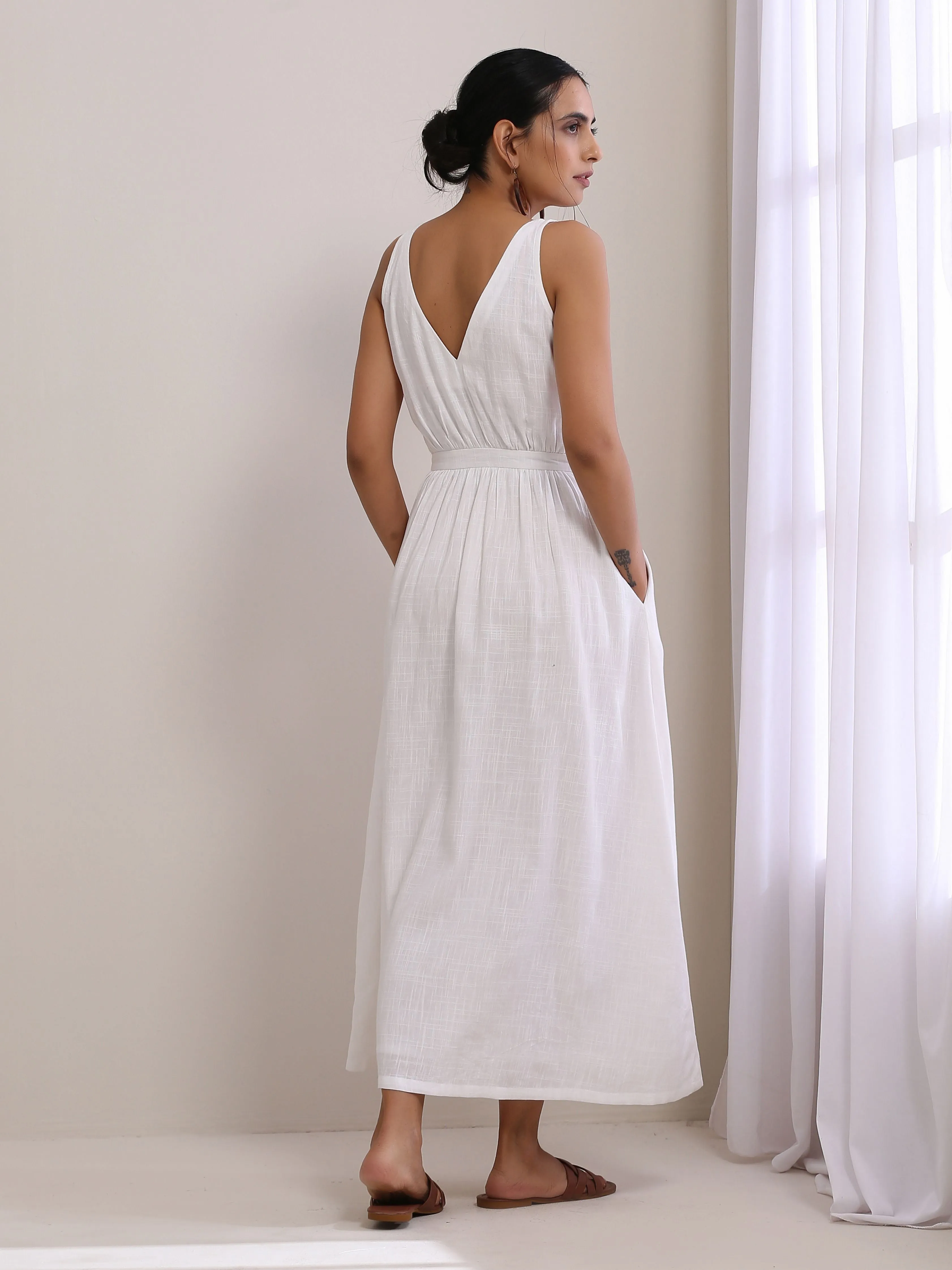 White Slub Texture Sleeveless Wrap Dress